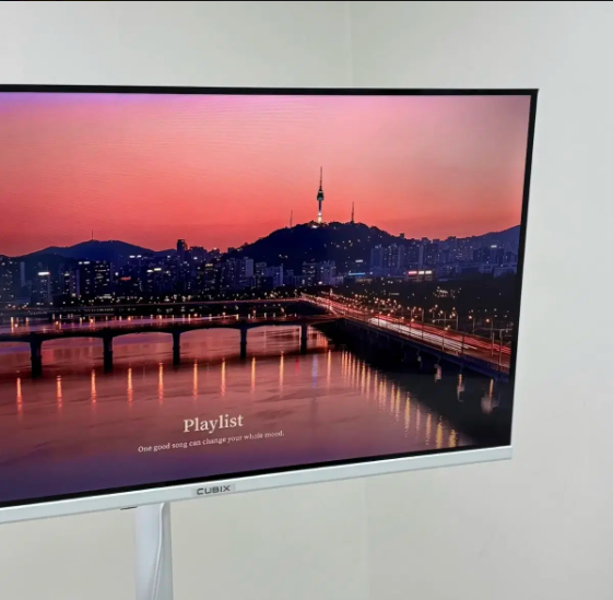 무빙큐빅스 화이트에디션 32인치 FHD QLED 삼탠바이미 스탠바이미