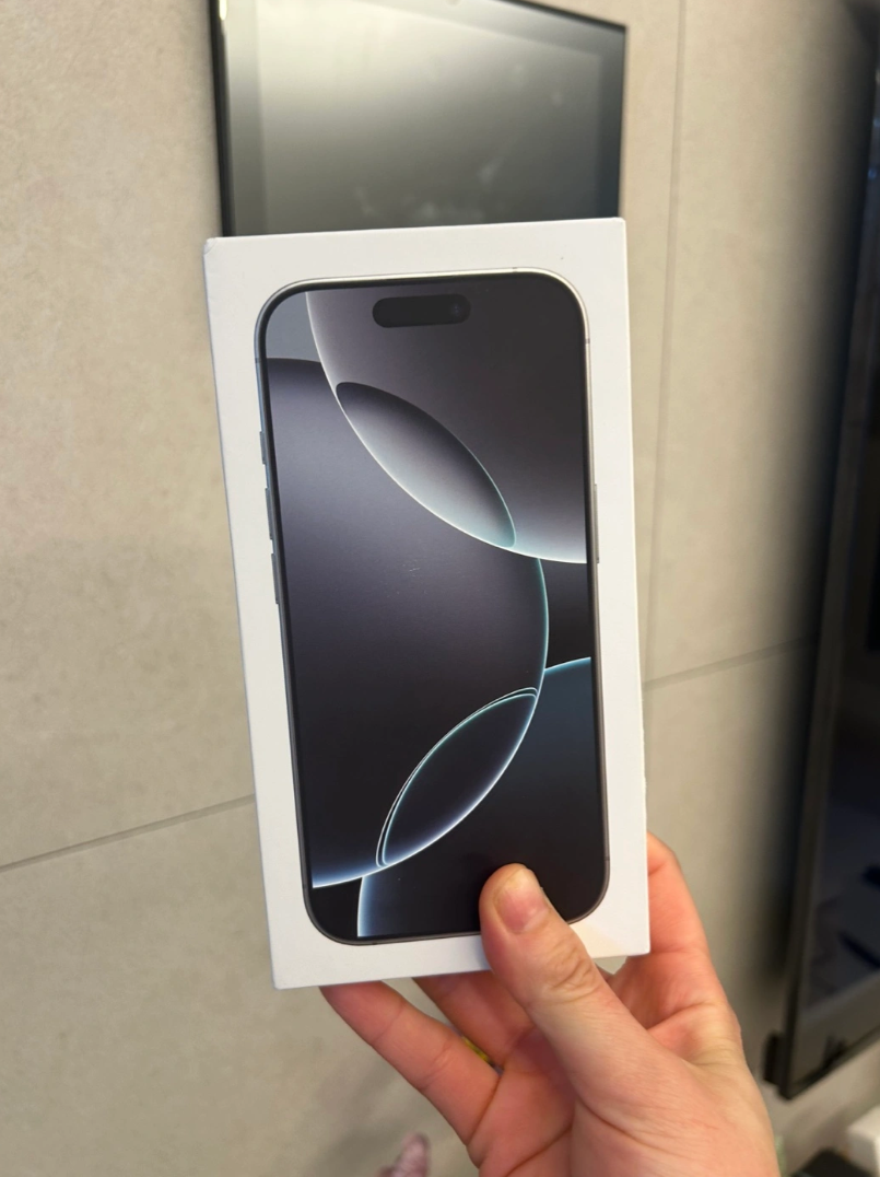 아이폰 16Pro 화이트 티타늄 새상품