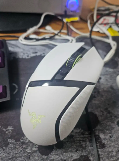 레이저 바실리스크 v3 pro 35k팔아요~
